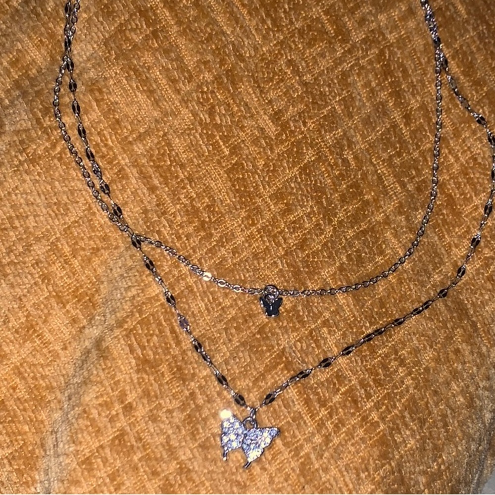 Silver Pendant Necklace with Elegant Design